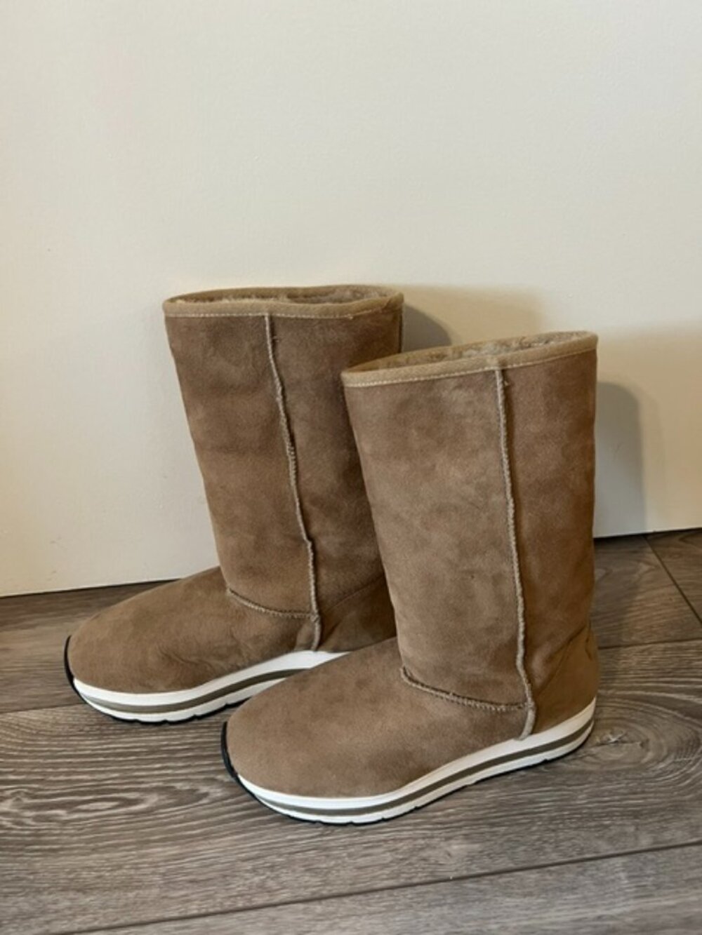 Voile Blanche: Suede Ankle Boots